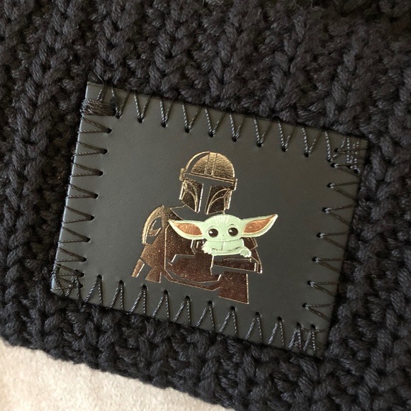 Love Your Melon Star Wars Mandalorian Baby Yoda Black Pom Beanie Knit Hat - Picture 4 of 8